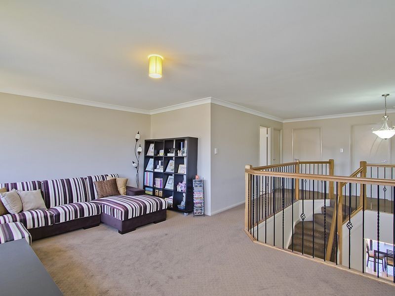 10 Sandow Street, Pacific Pines QLD 4211