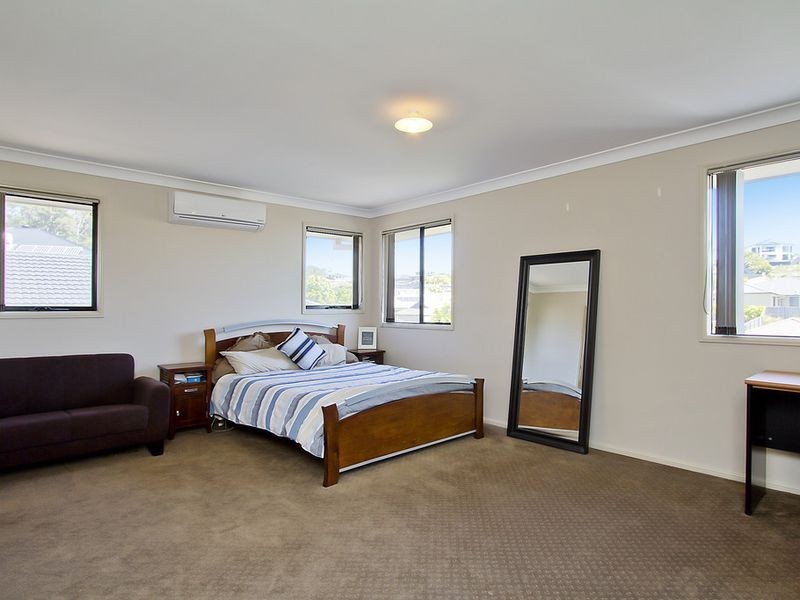 10 Sandow Street, Pacific Pines QLD 4211