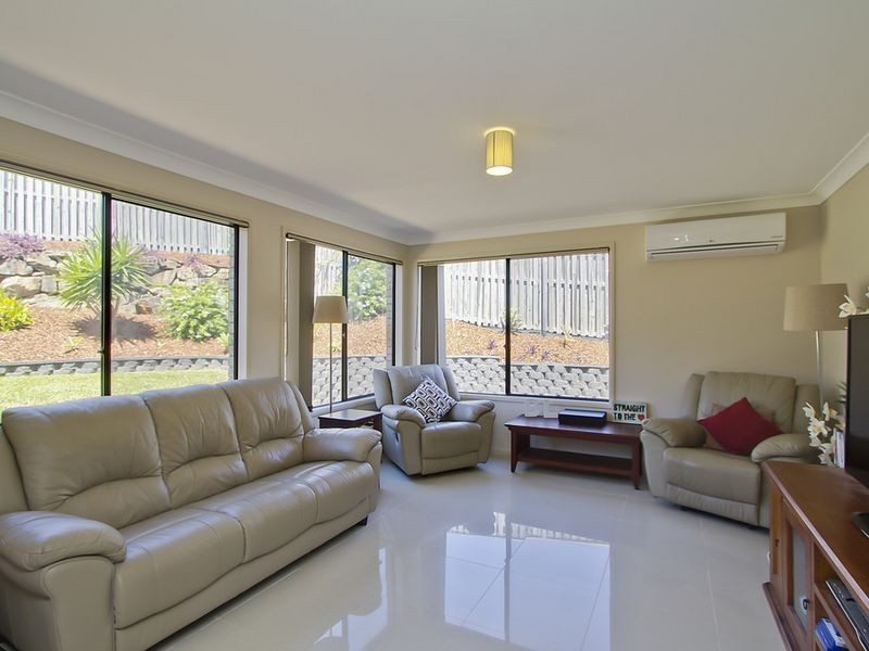 10 Sandow Street, Pacific Pines QLD 4211