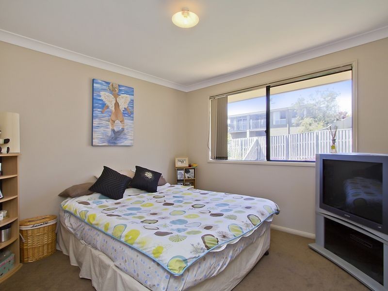 10 Sandow Street, Pacific Pines QLD 4211