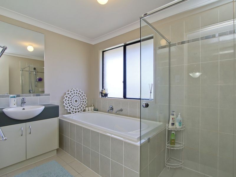 10 Sandow Street, Pacific Pines QLD 4211