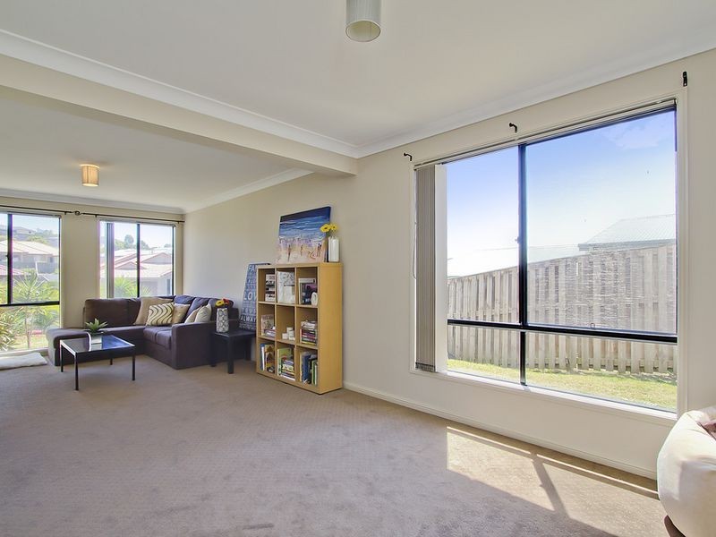 10 Sandow Street, Pacific Pines QLD 4211