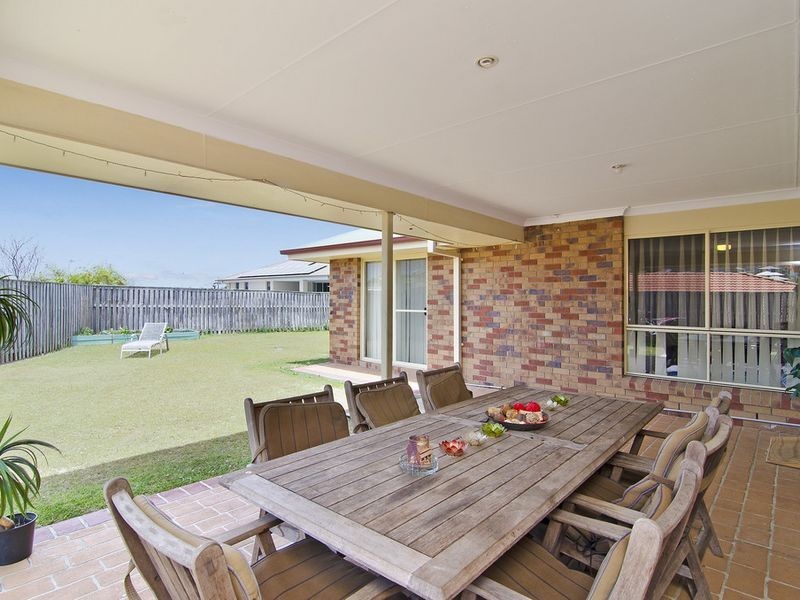 25 Beerwah Street, Pacific Pines QLD 4211