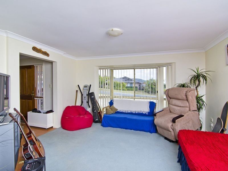 25 Beerwah Street, Pacific Pines QLD 4211