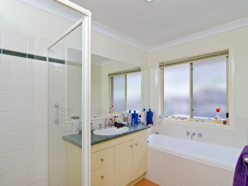 25 Beerwah Street, Pacific Pines QLD 4211