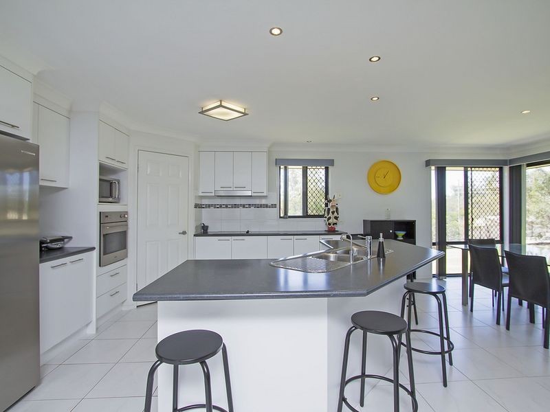 11 Cockatoo Court, Gaven QLD 4211