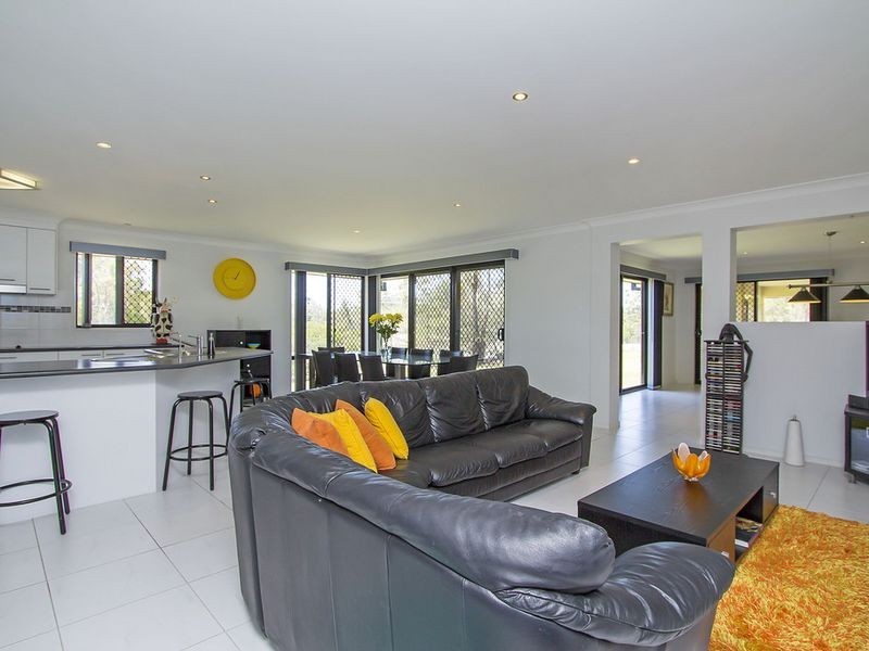 11 Cockatoo Court, Gaven QLD 4211