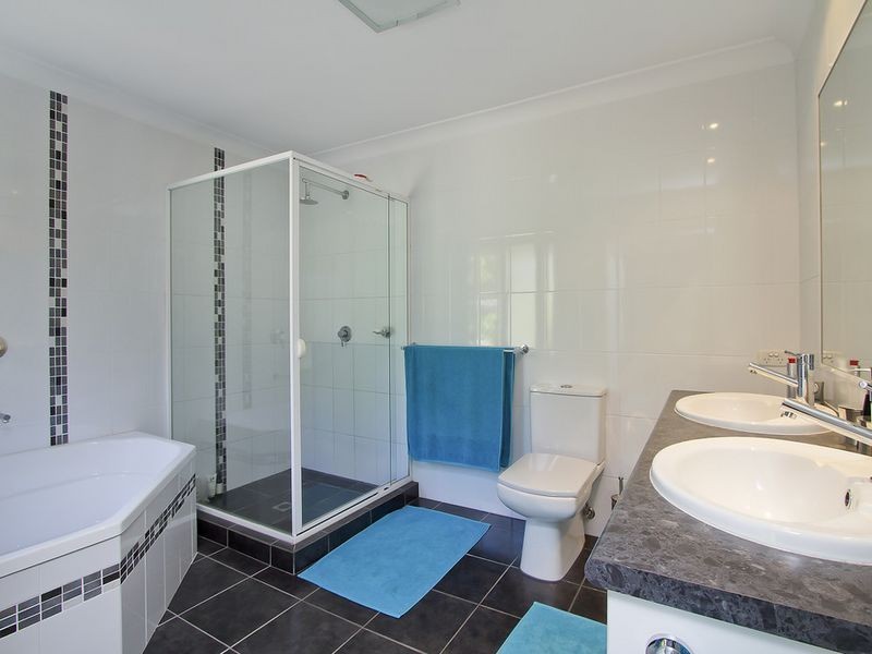 11 Cockatoo Court, Gaven QLD 4211