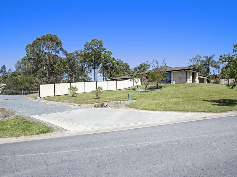11 Cockatoo Court, Gaven QLD 4211