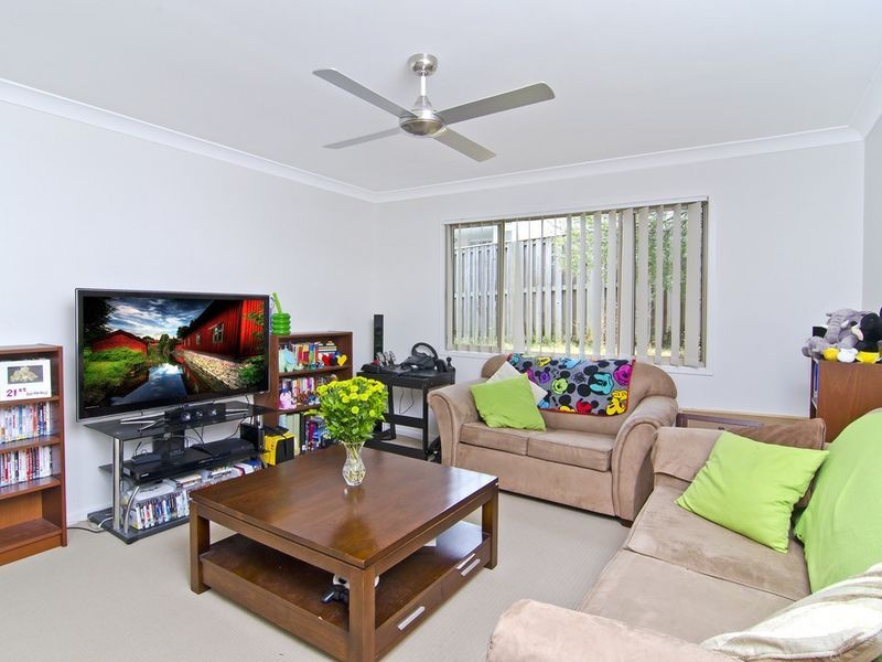 1/9 Maslin Chase, Pacific Pines QLD 4211