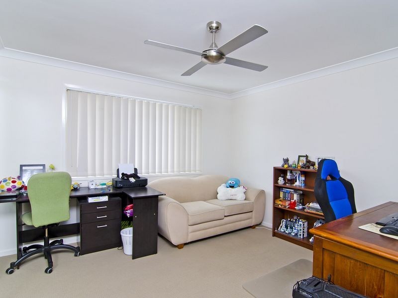 1/9 Maslin Chase, Pacific Pines QLD 4211