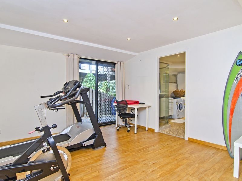 7 Allardyce Crescent, Pacific Pines QLD 4211