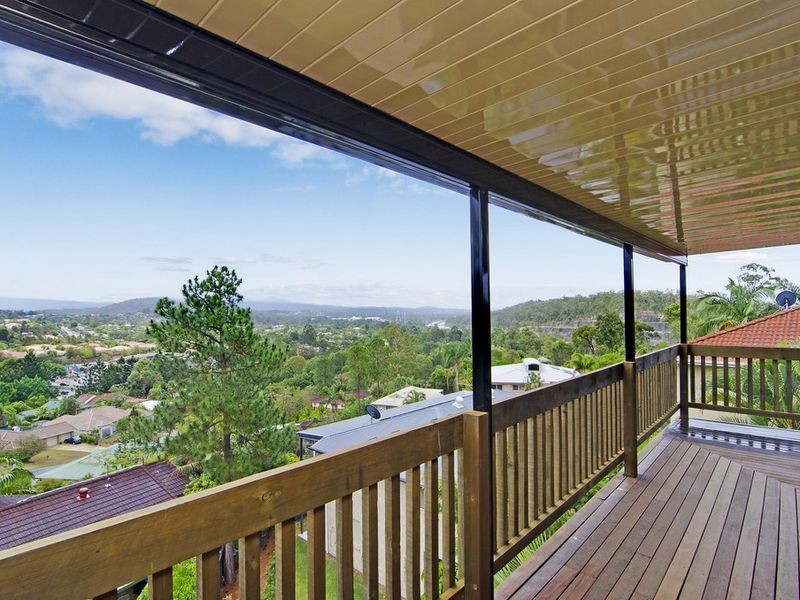 7 Allardyce Crescent, Pacific Pines QLD 4211