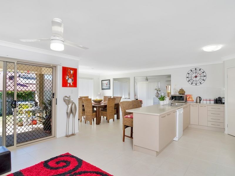 6 Ainslie Street, Pacific Pines QLD 4211