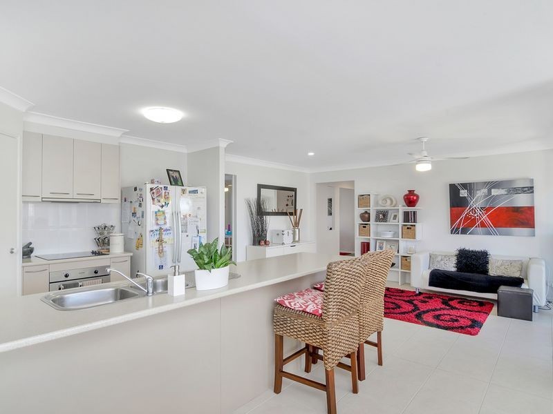 6 Ainslie Street, Pacific Pines QLD 4211