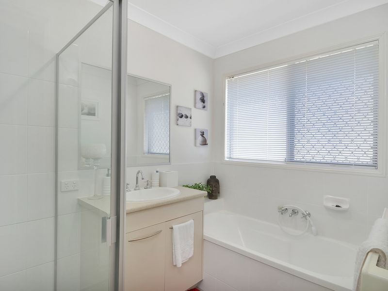 6 Ainslie Street, Pacific Pines QLD 4211