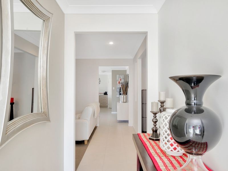 6 Ainslie Street, Pacific Pines QLD 4211