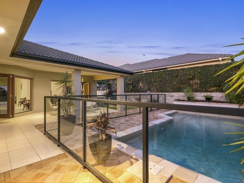 16 Ainslie Street, Pacific Pines QLD 4211