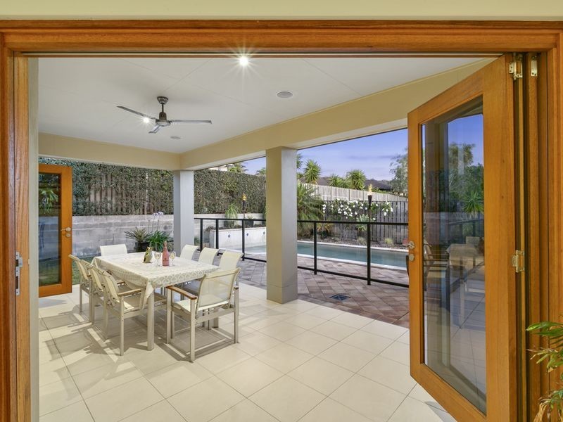 16 Ainslie Street, Pacific Pines QLD 4211