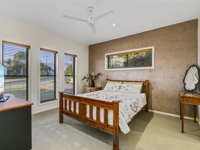 16 Ainslie Street, Pacific Pines QLD 4211