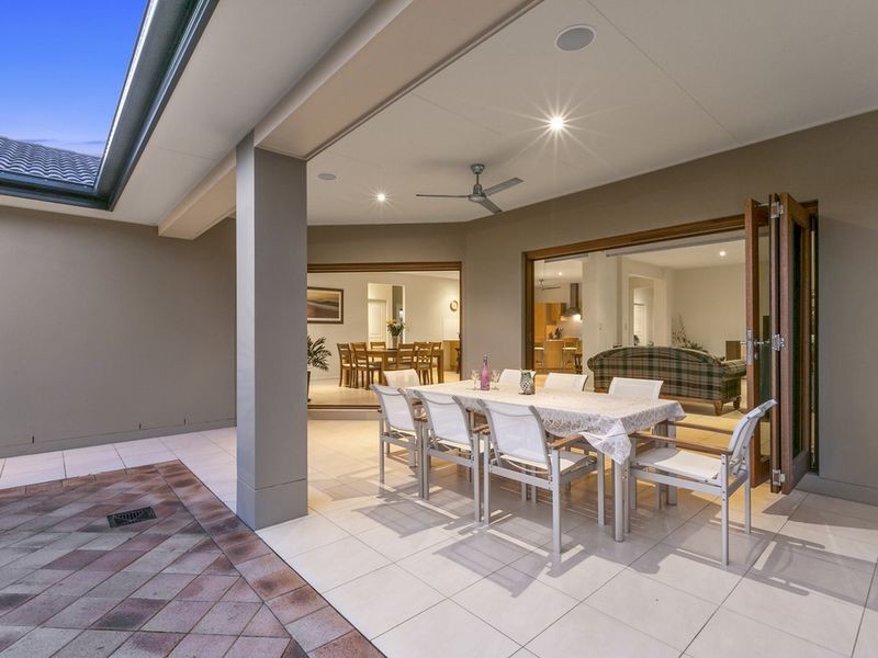 16 Ainslie Street, Pacific Pines QLD 4211