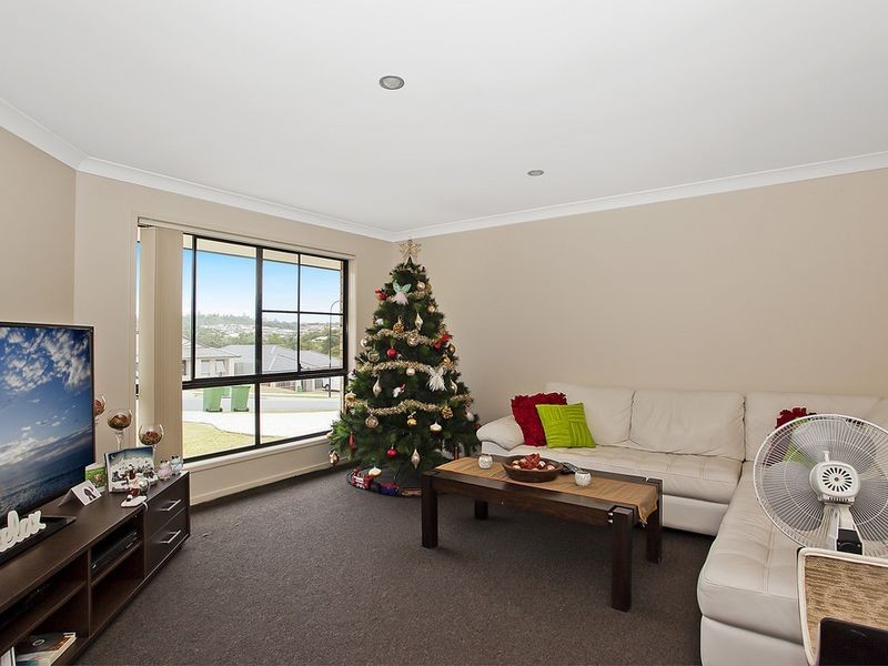 50 Mcauley Parade, Pacific Pines QLD 4211