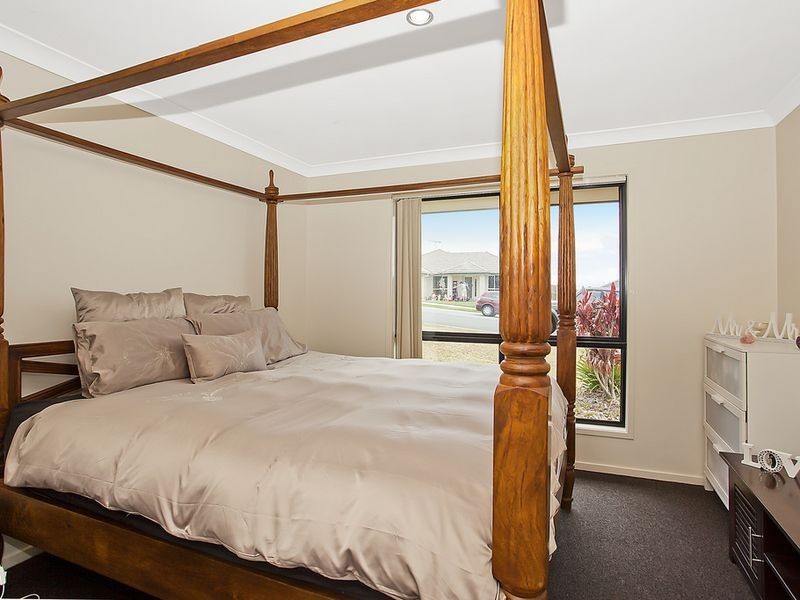 50 Mcauley Parade, Pacific Pines QLD 4211