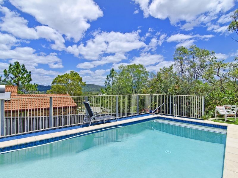 10 Crestridge Crescent, Oxenford QLD 4210