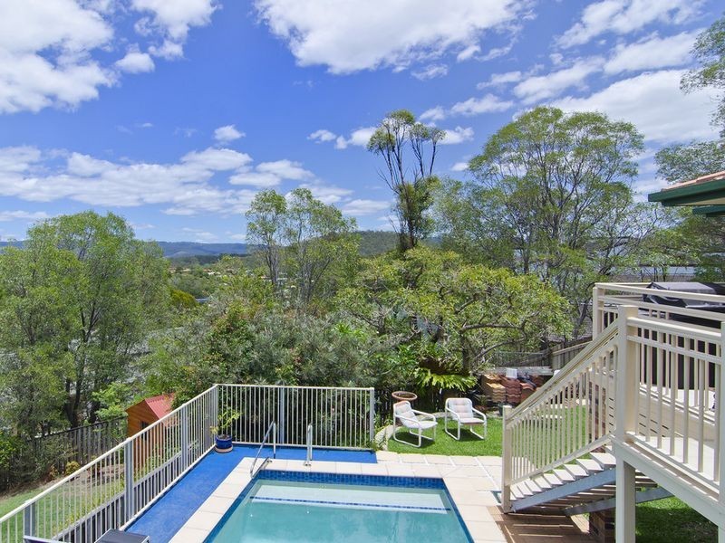 10 Crestridge Crescent, Oxenford QLD 4210