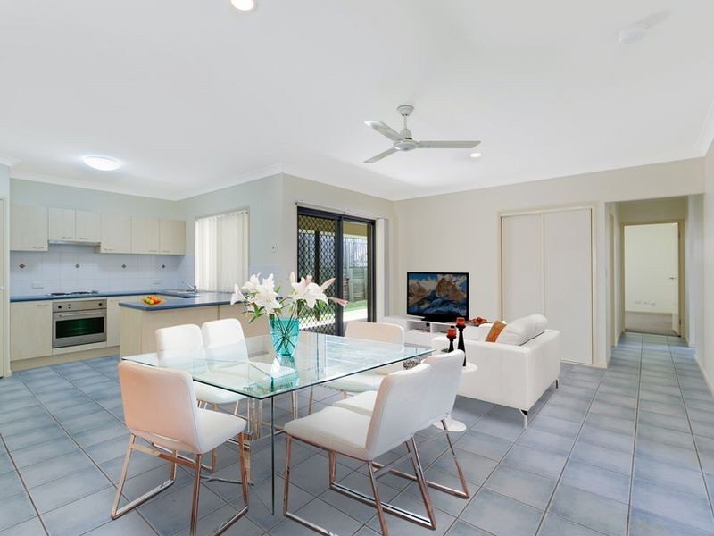 3 Davies Street, Pacific Pines QLD 4211