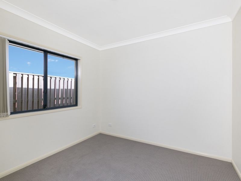 3 Davies Street, Pacific Pines QLD 4211