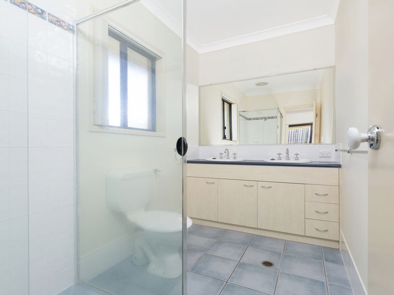 3 Davies Street, Pacific Pines QLD 4211