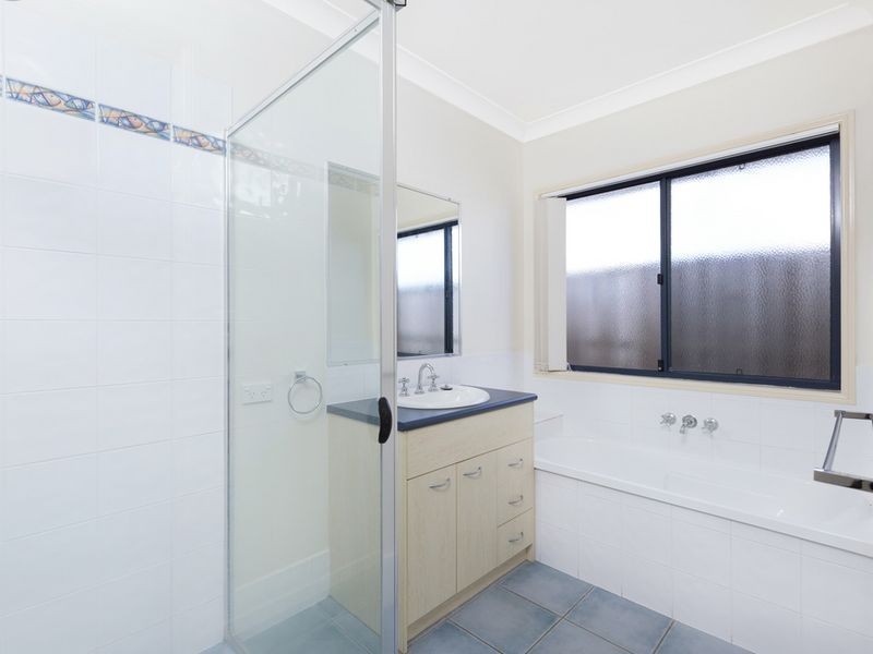 3 Davies Street, Pacific Pines QLD 4211