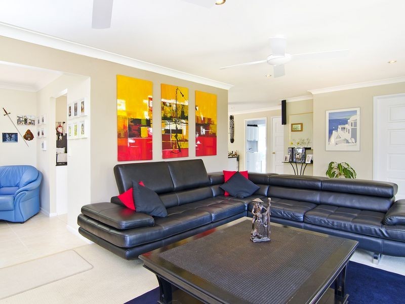 32 Austral Crescent, Pacific Pines QLD 4211