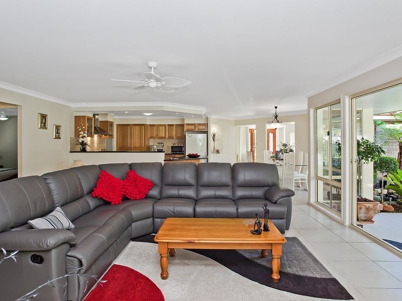 10 Kanangra Crescent, Pacific Pines QLD 4211