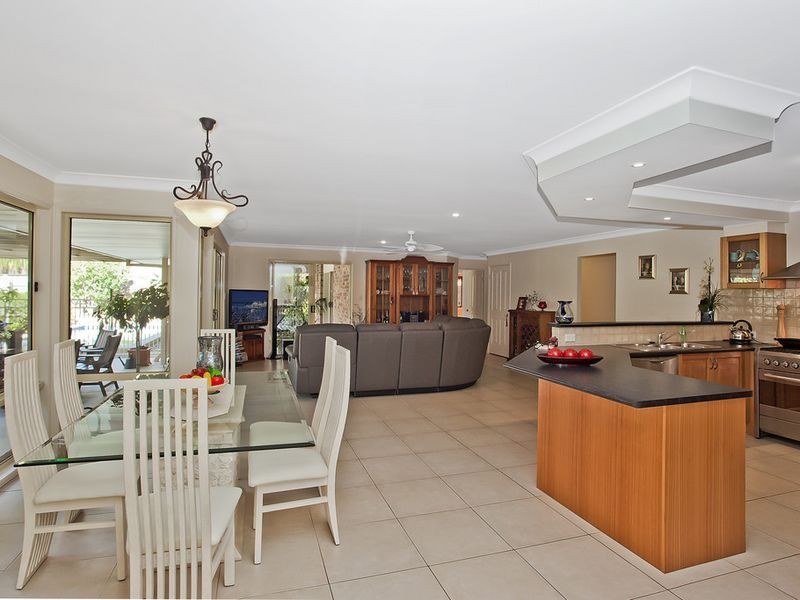 10 Kanangra Crescent, Pacific Pines QLD 4211