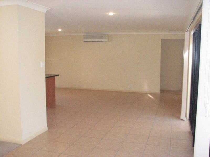 1 Napier Court, Pacific Pines QLD 4211