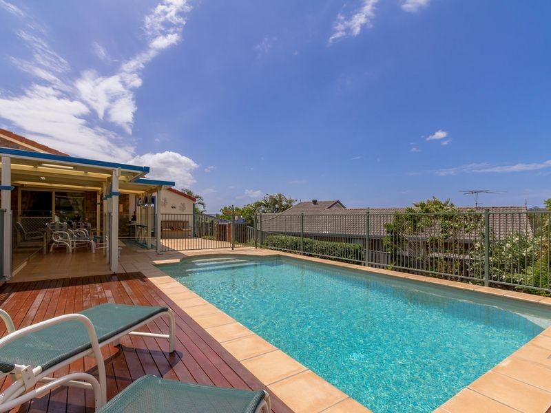 6 Windward Rise, Pacific Pines QLD 4211