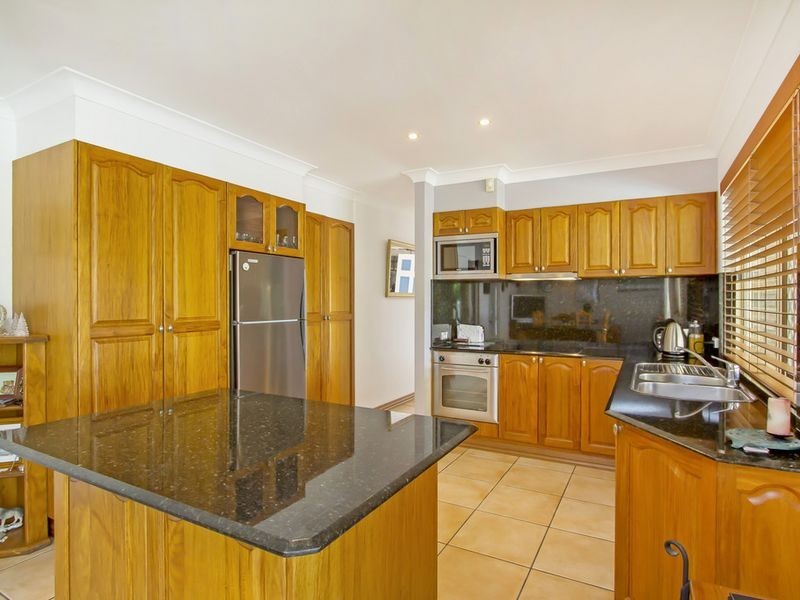 6 Windward Rise, Pacific Pines QLD 4211