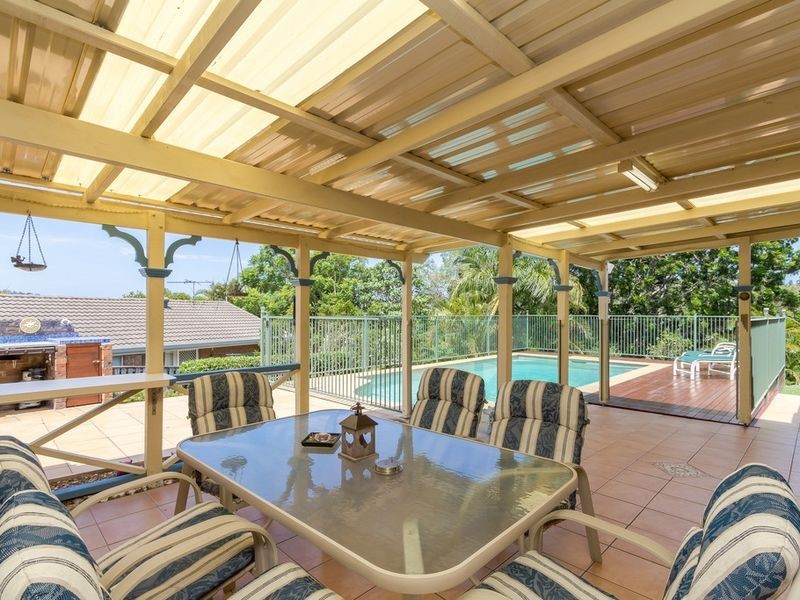 6 Windward Rise, Pacific Pines QLD 4211