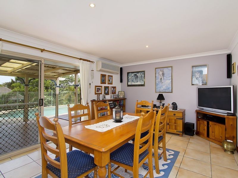 6 Windward Rise, Pacific Pines QLD 4211