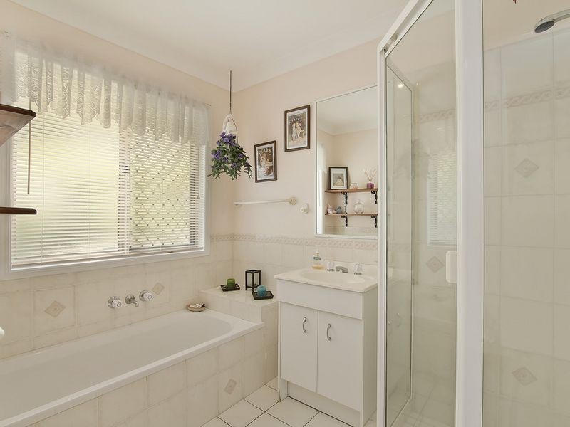 6 Windward Rise, Pacific Pines QLD 4211