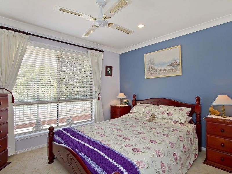 6 Windward Rise, Pacific Pines QLD 4211