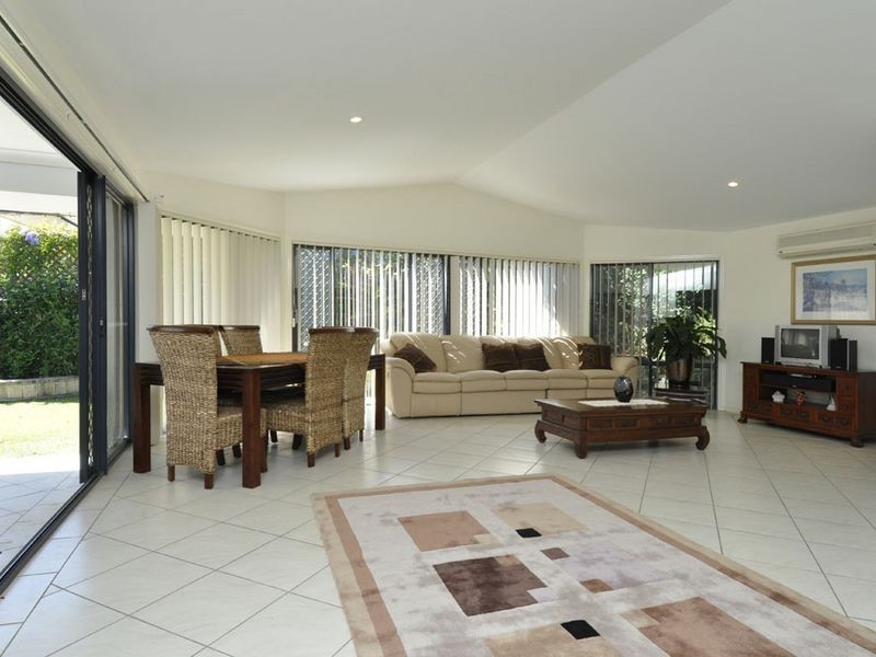 50 Carter Street, Pacific Pines QLD 4211