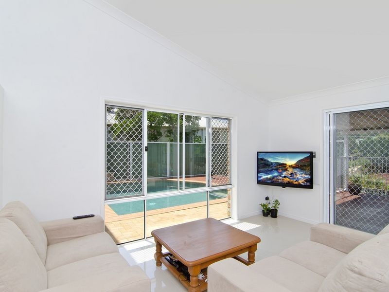 6 Nandi Terrace, Pacific Pines QLD 4211
