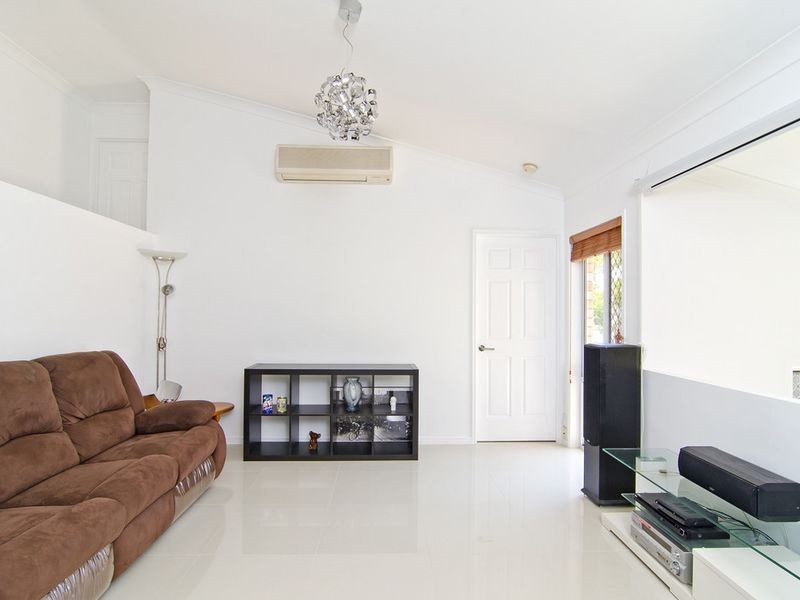 6 Nandi Terrace, Pacific Pines QLD 4211