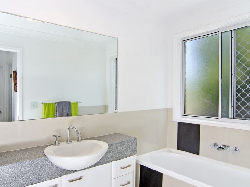 6 Nandi Terrace, Pacific Pines QLD 4211