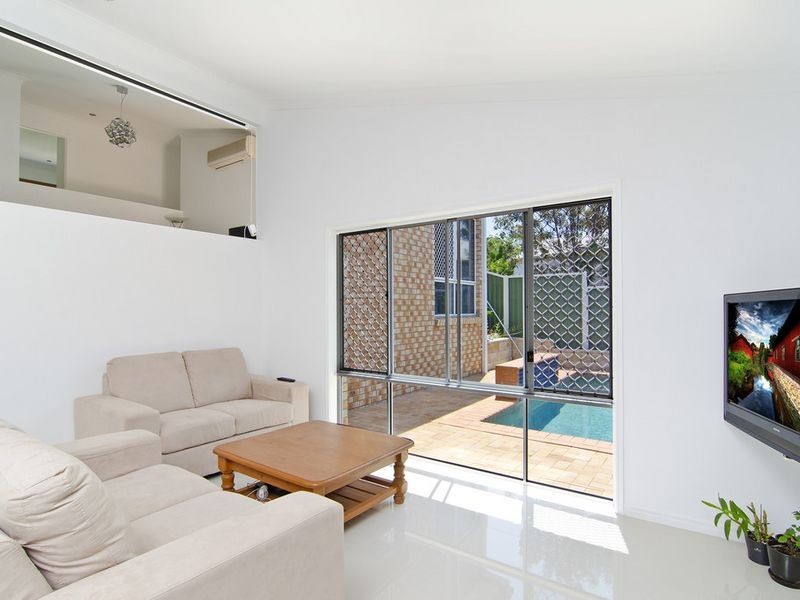 6 Nandi Terrace, Pacific Pines QLD 4211