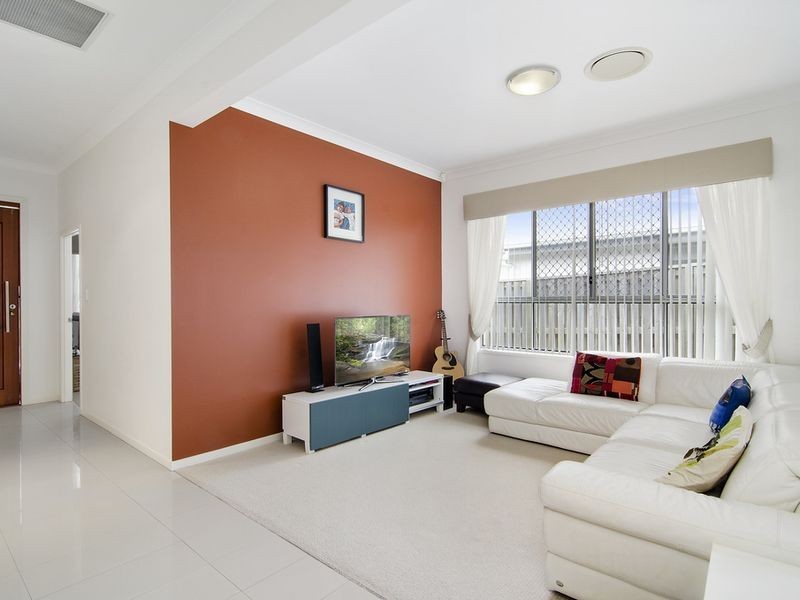 7 Twynam Mews, Pacific Pines QLD 4211