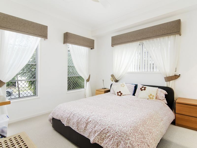 7 Twynam Mews, Pacific Pines QLD 4211